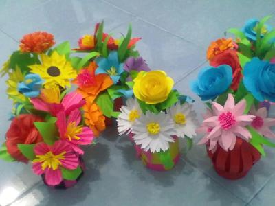 Handmade paper flowers by Nashydha